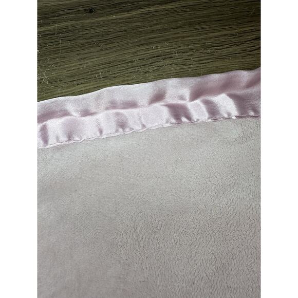 Carters Soft Pink Baby Blanket Satin Backing & Trim White Flowers 30x40 Rare - Picture 3 of 9